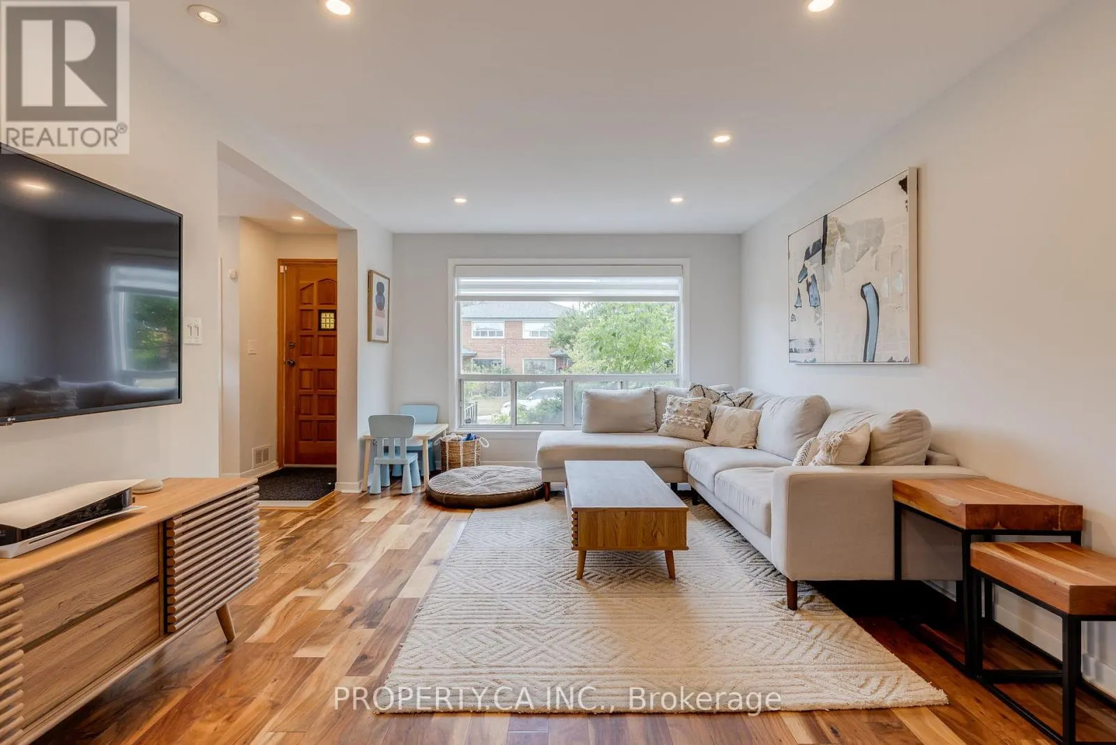 5 WOODENHILL COURT