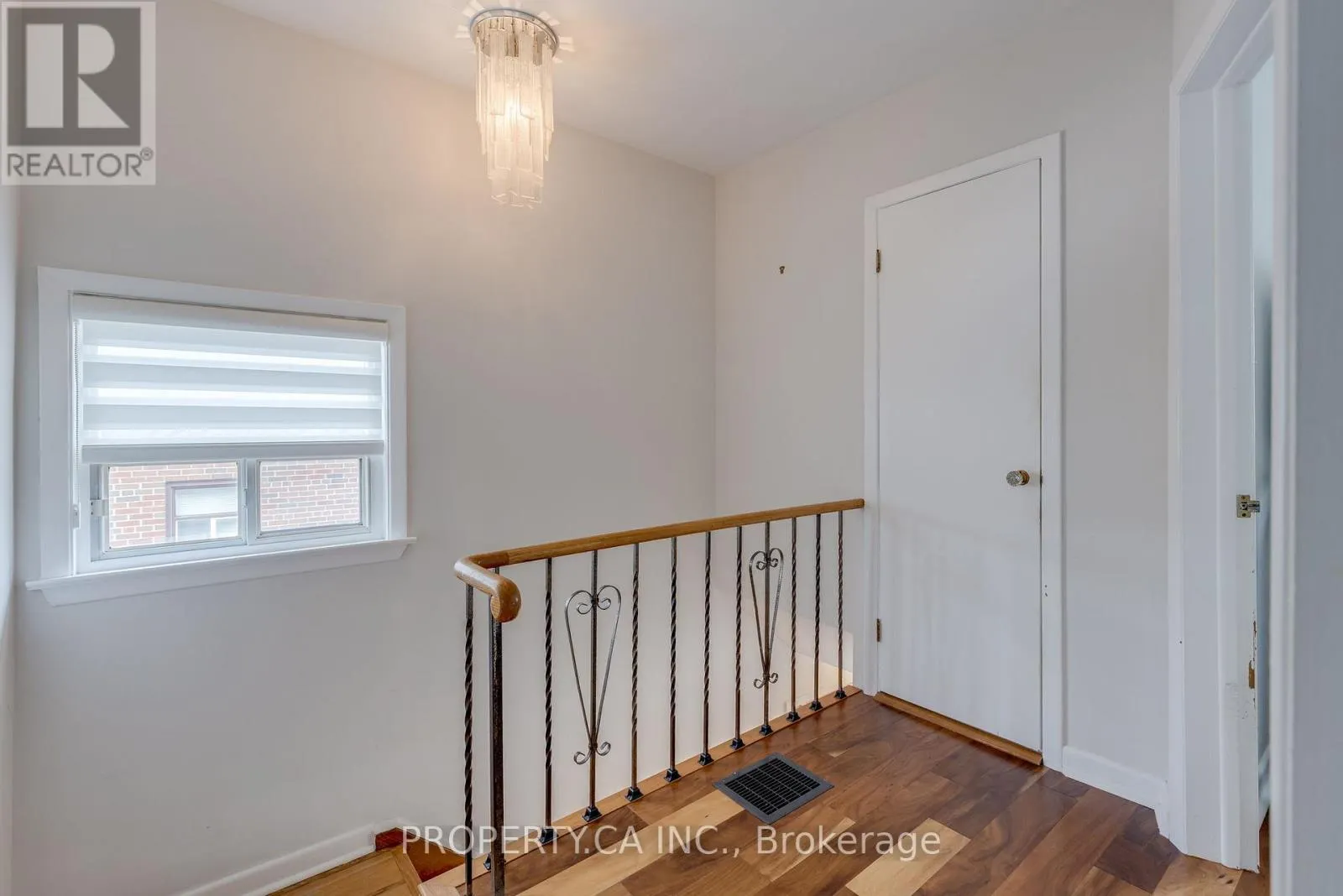 5 WOODENHILL COURT