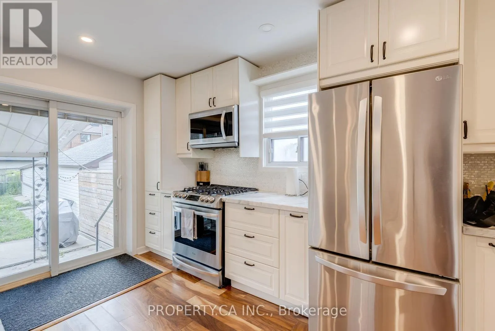 5 WOODENHILL COURT