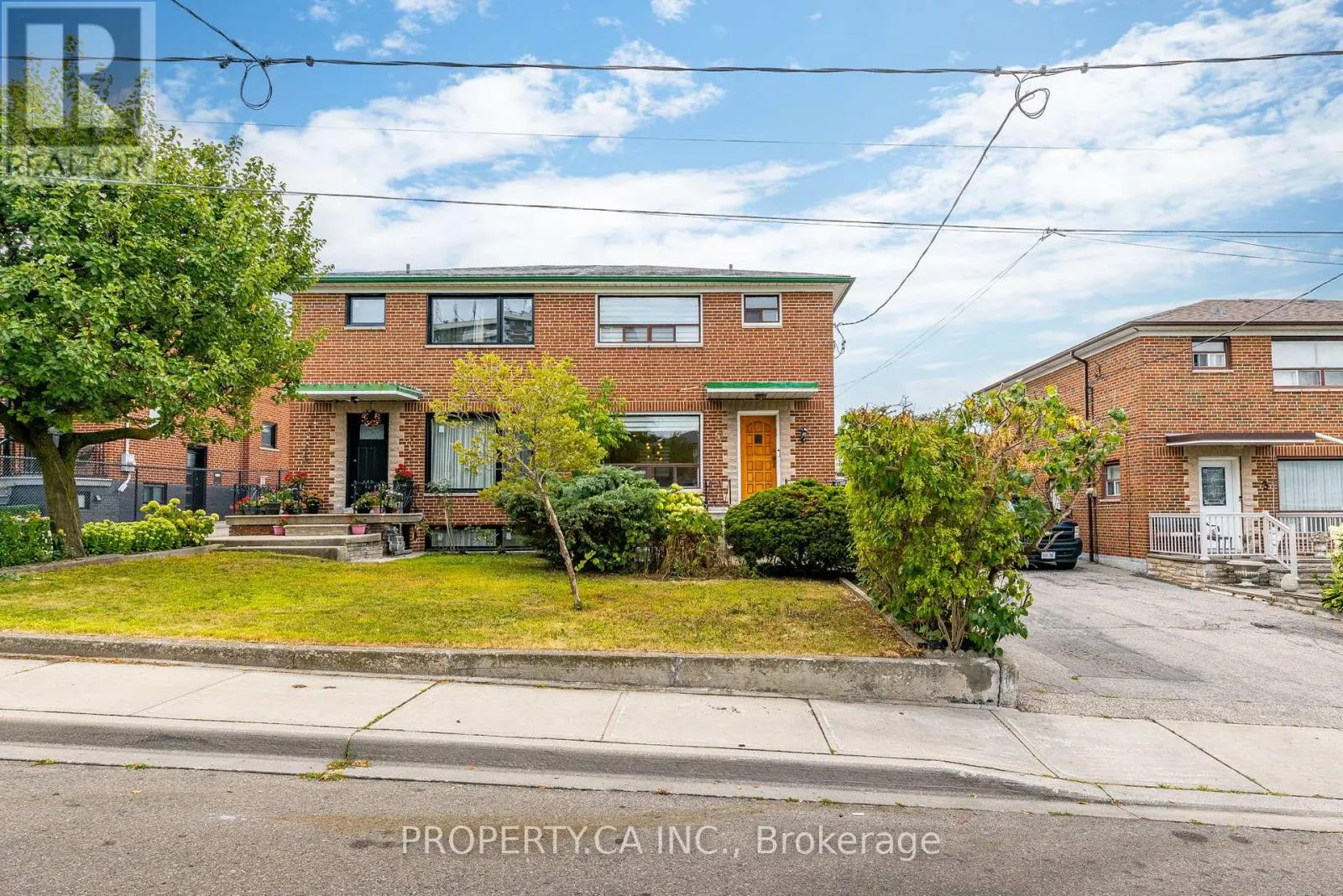 5 WOODENHILL COURT