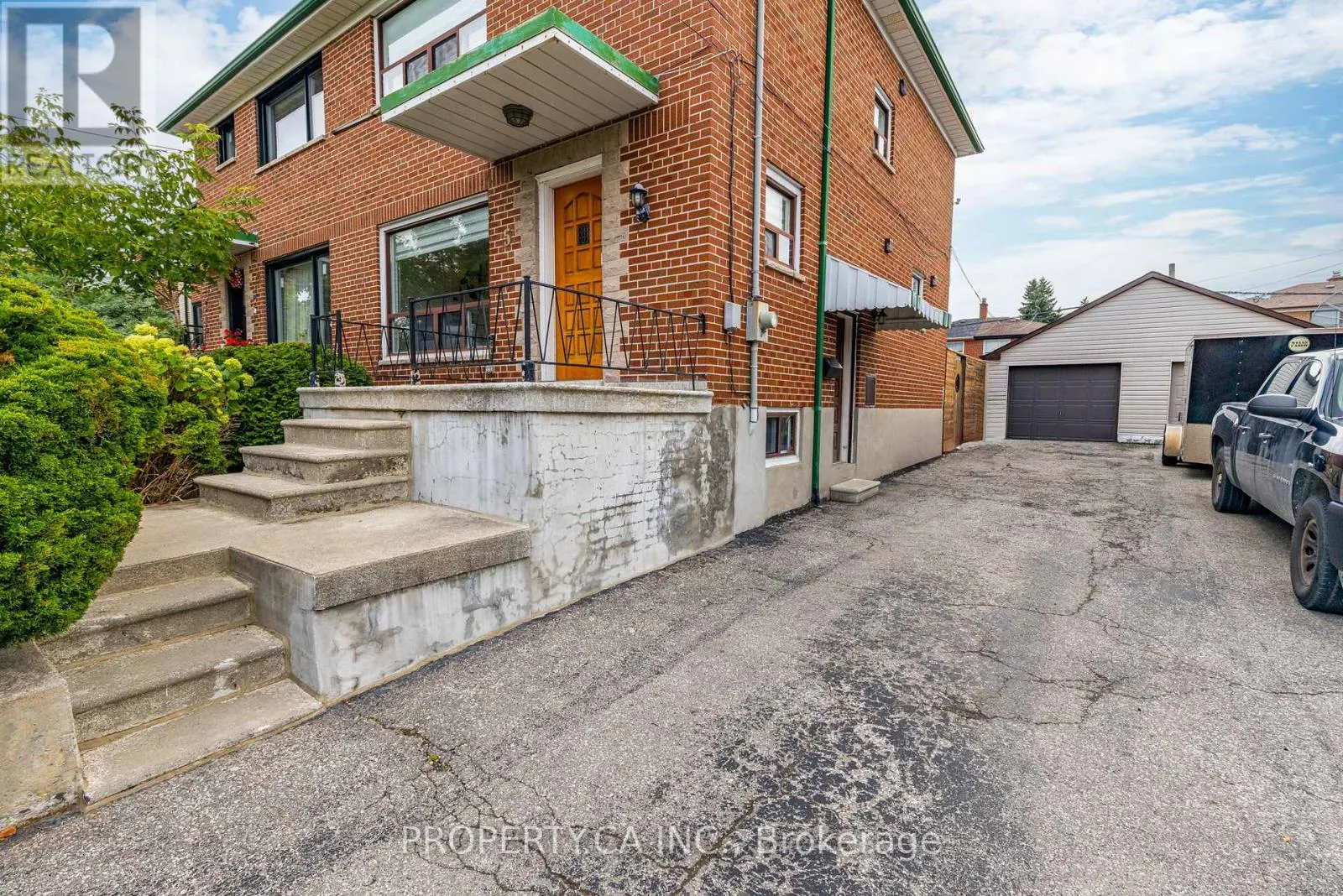 5 WOODENHILL COURT