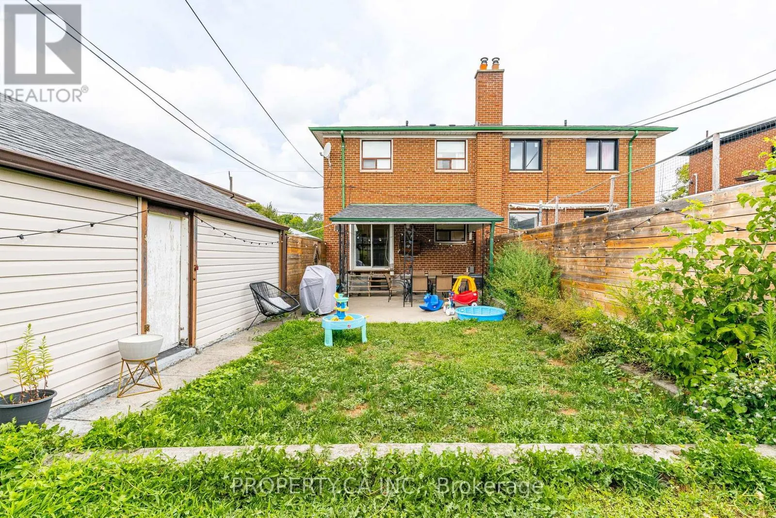 5 WOODENHILL COURT