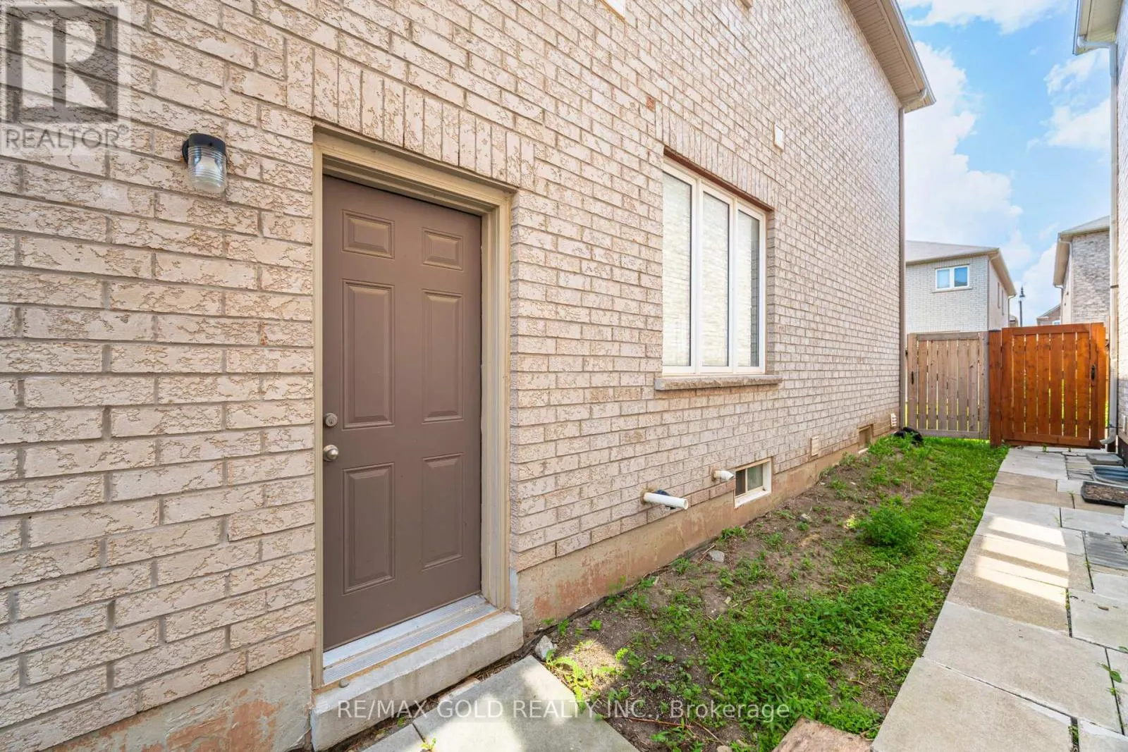 67 YARDLEY CRESCENT