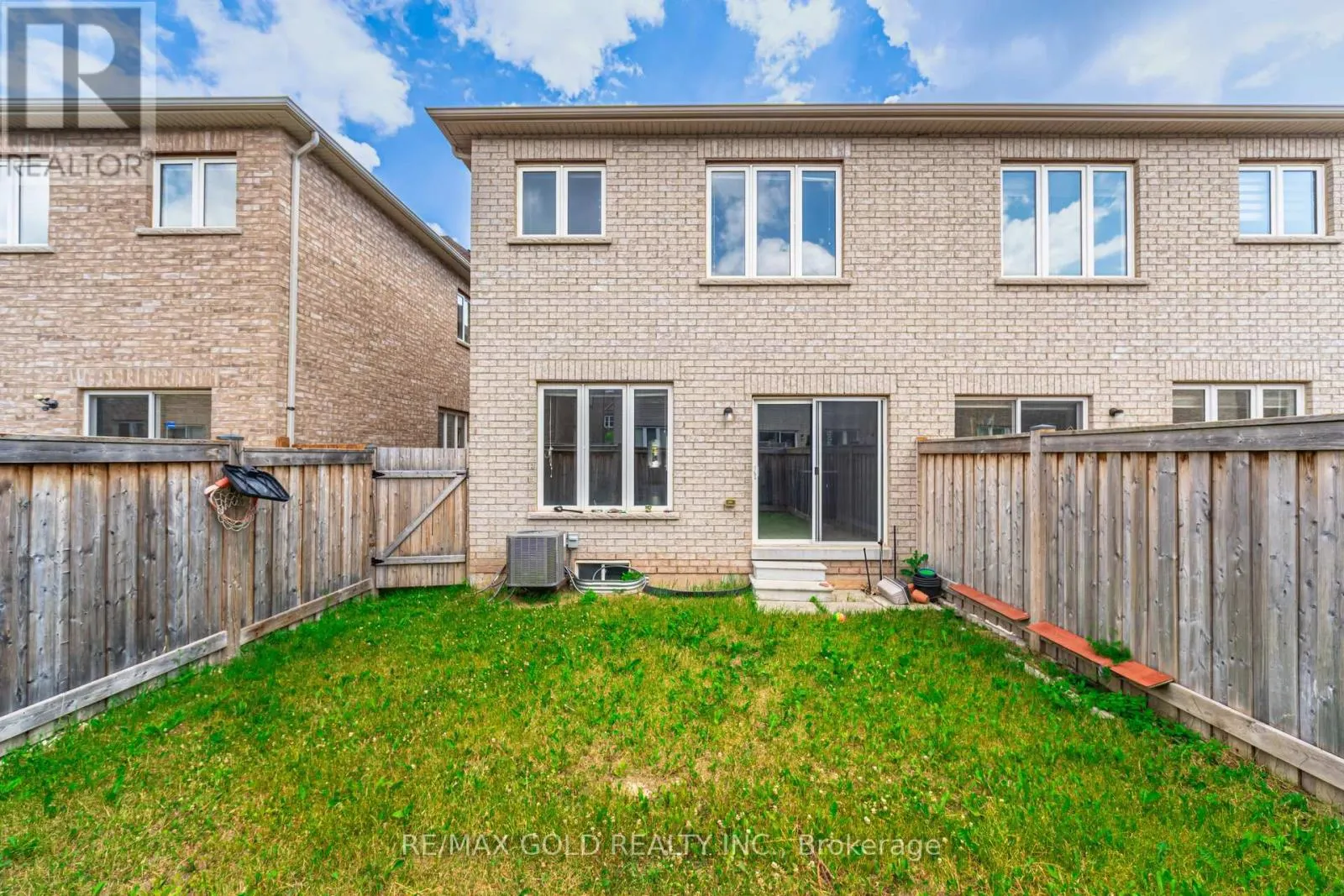 67 YARDLEY CRESCENT