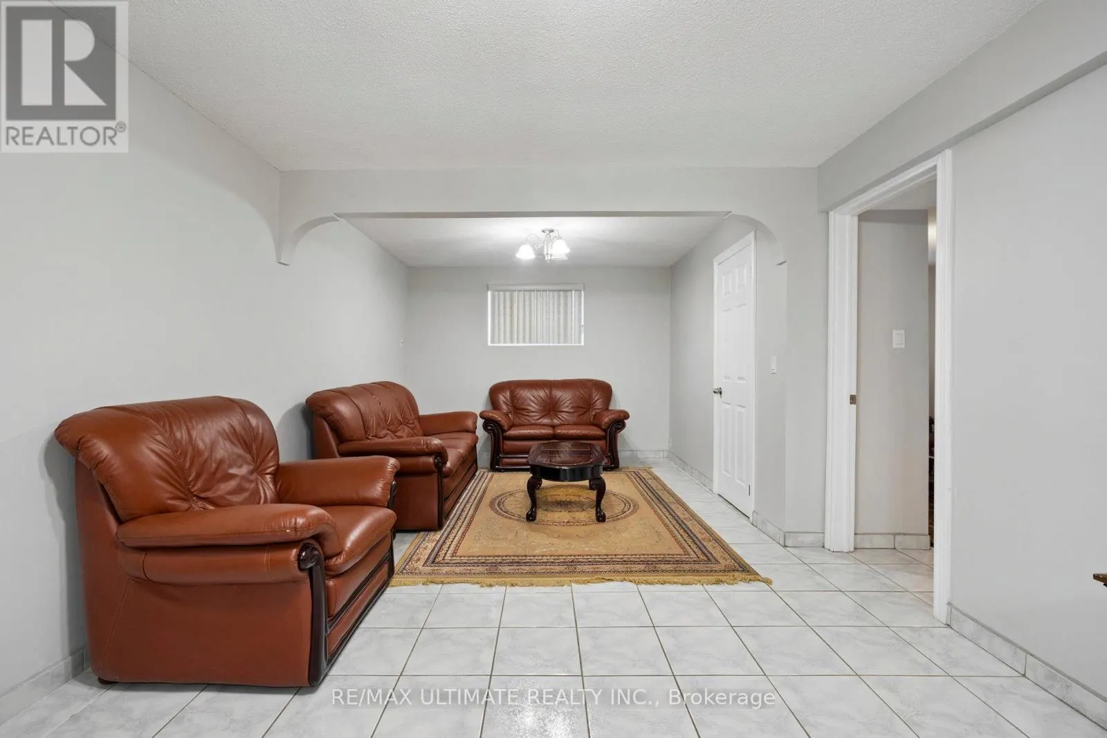 14 SYNDICATE AVENUE