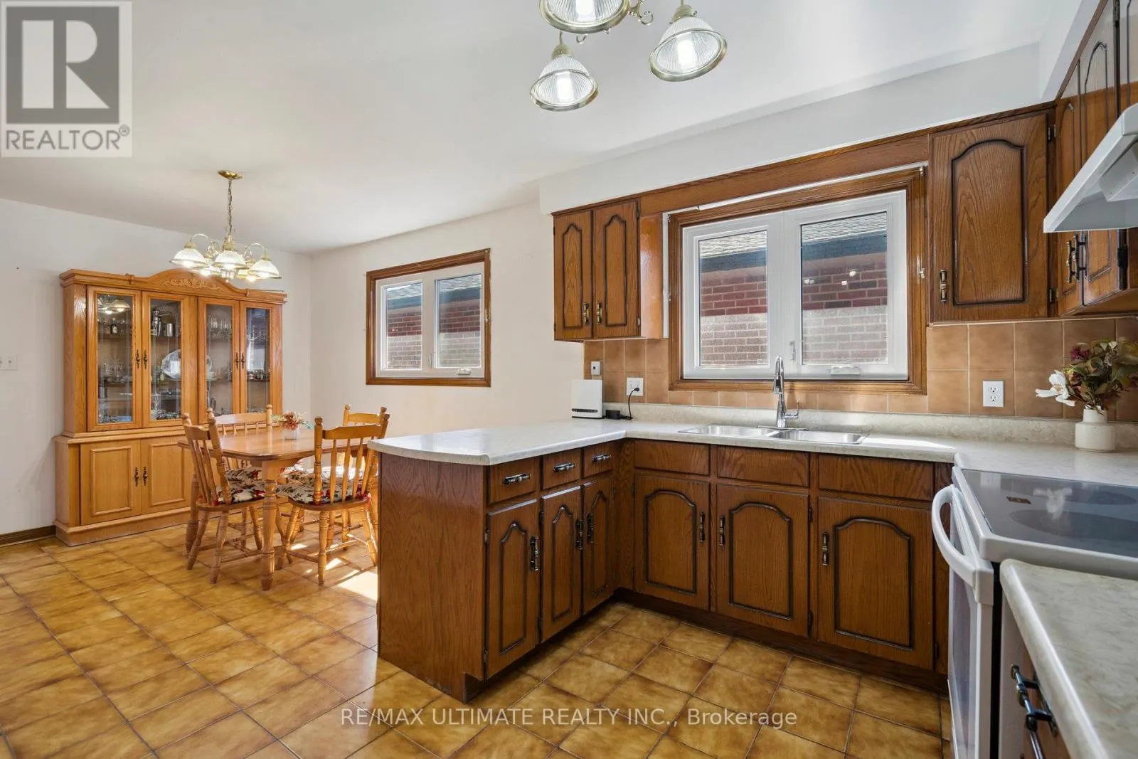 14 SYNDICATE AVENUE