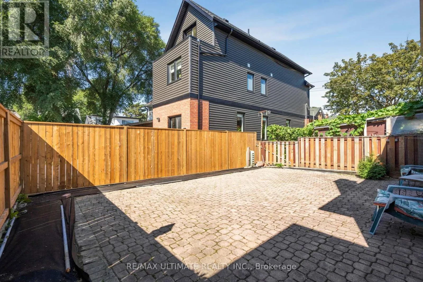 14 SYNDICATE AVENUE