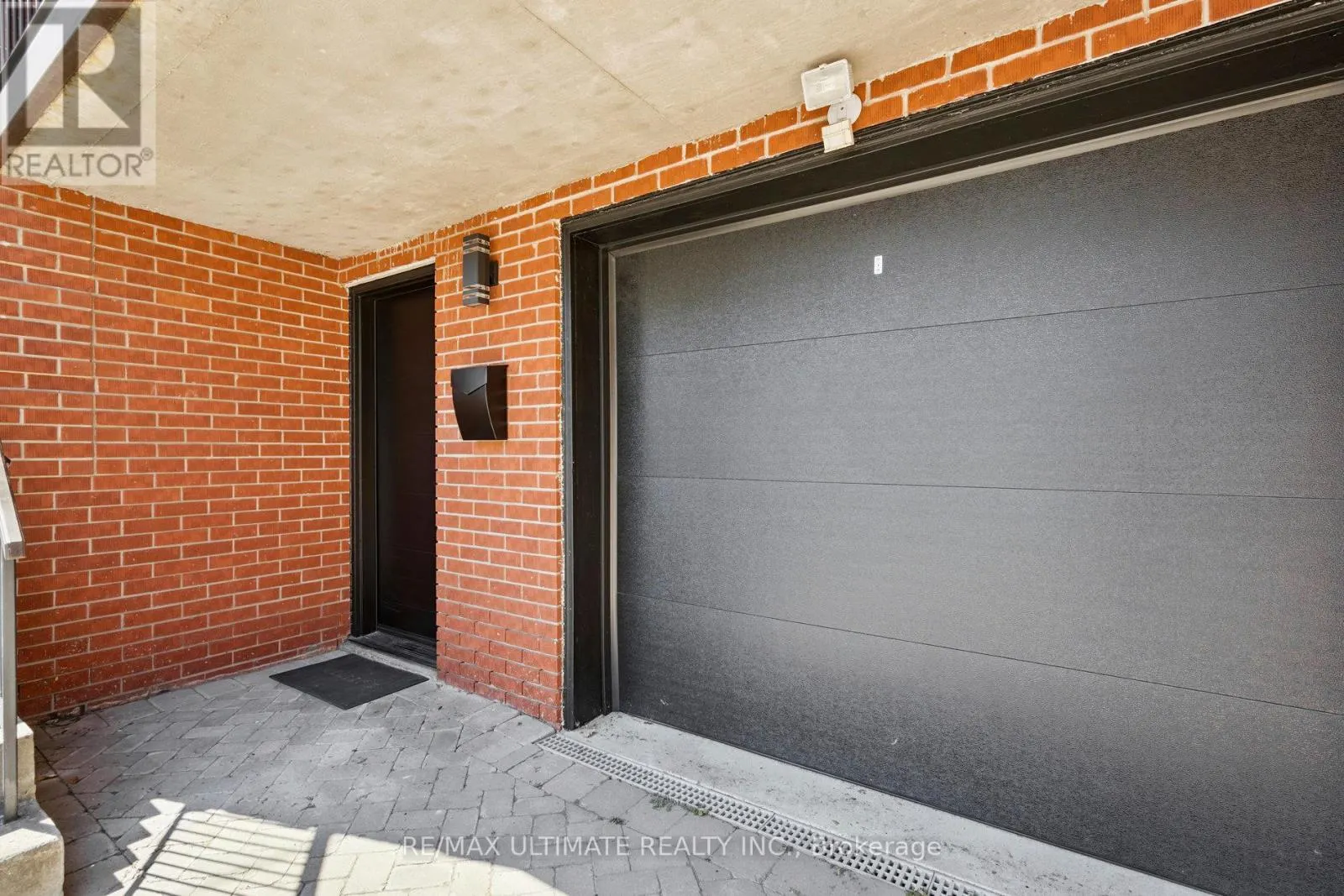 14 SYNDICATE AVENUE