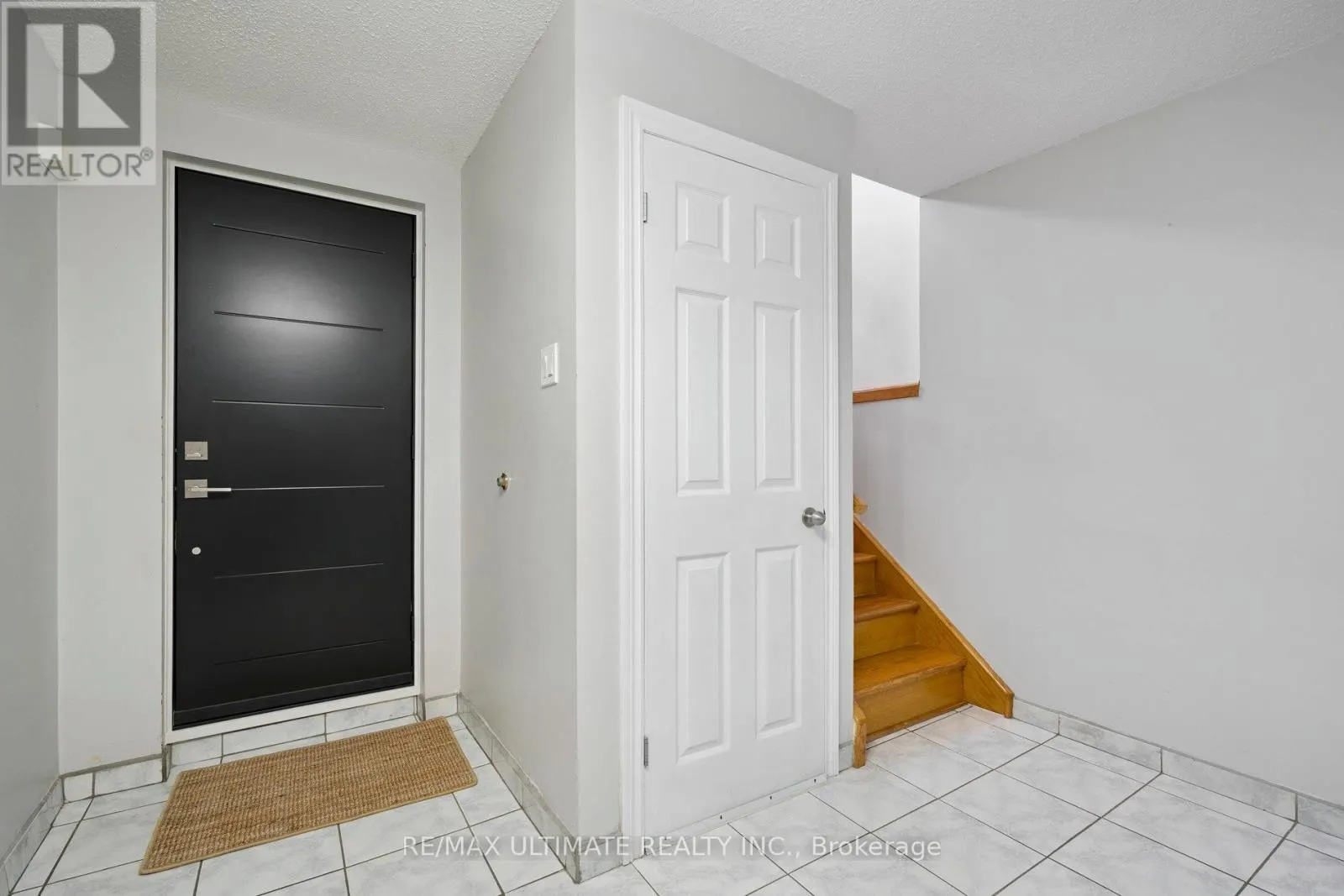 14 SYNDICATE AVENUE