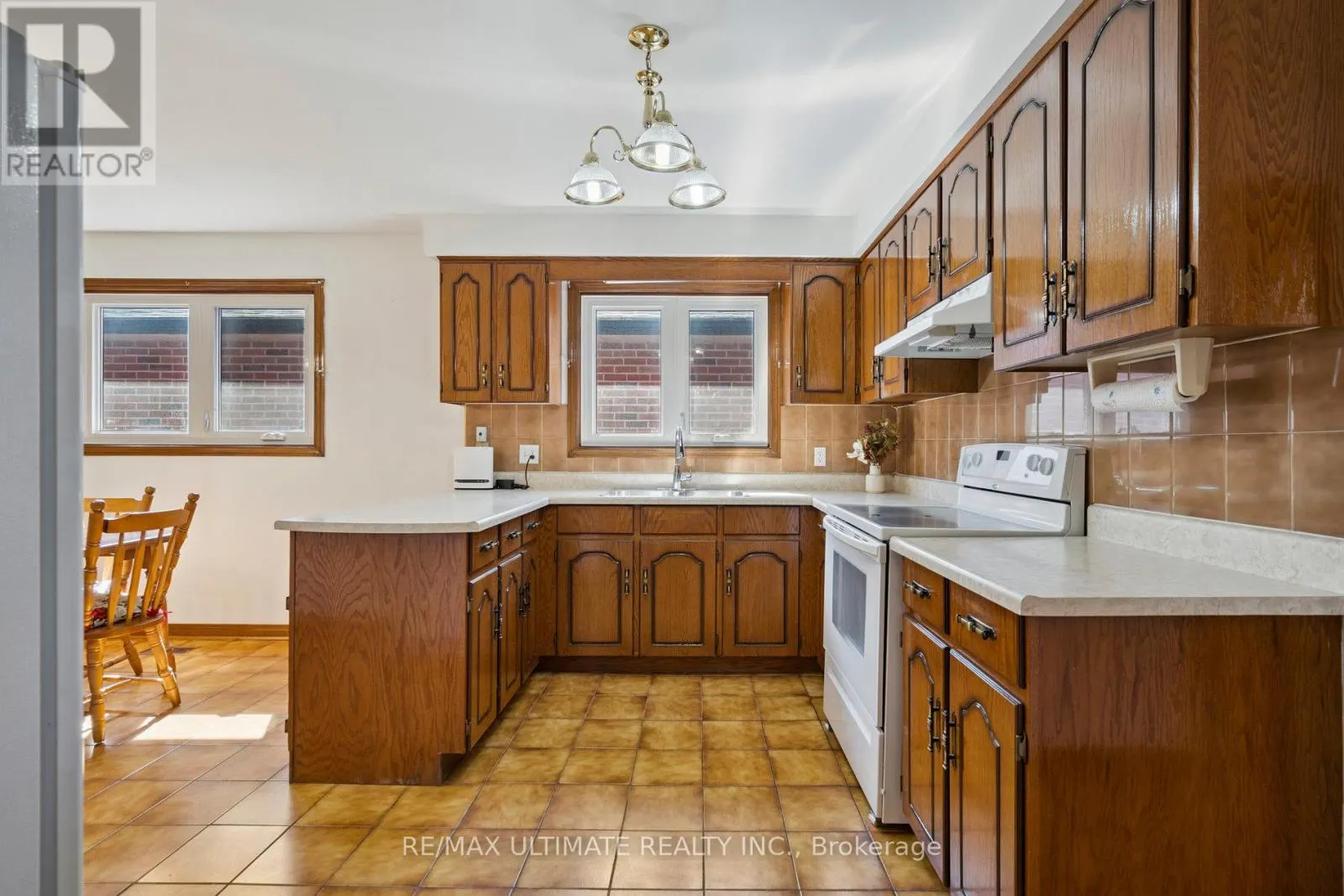14 SYNDICATE AVENUE