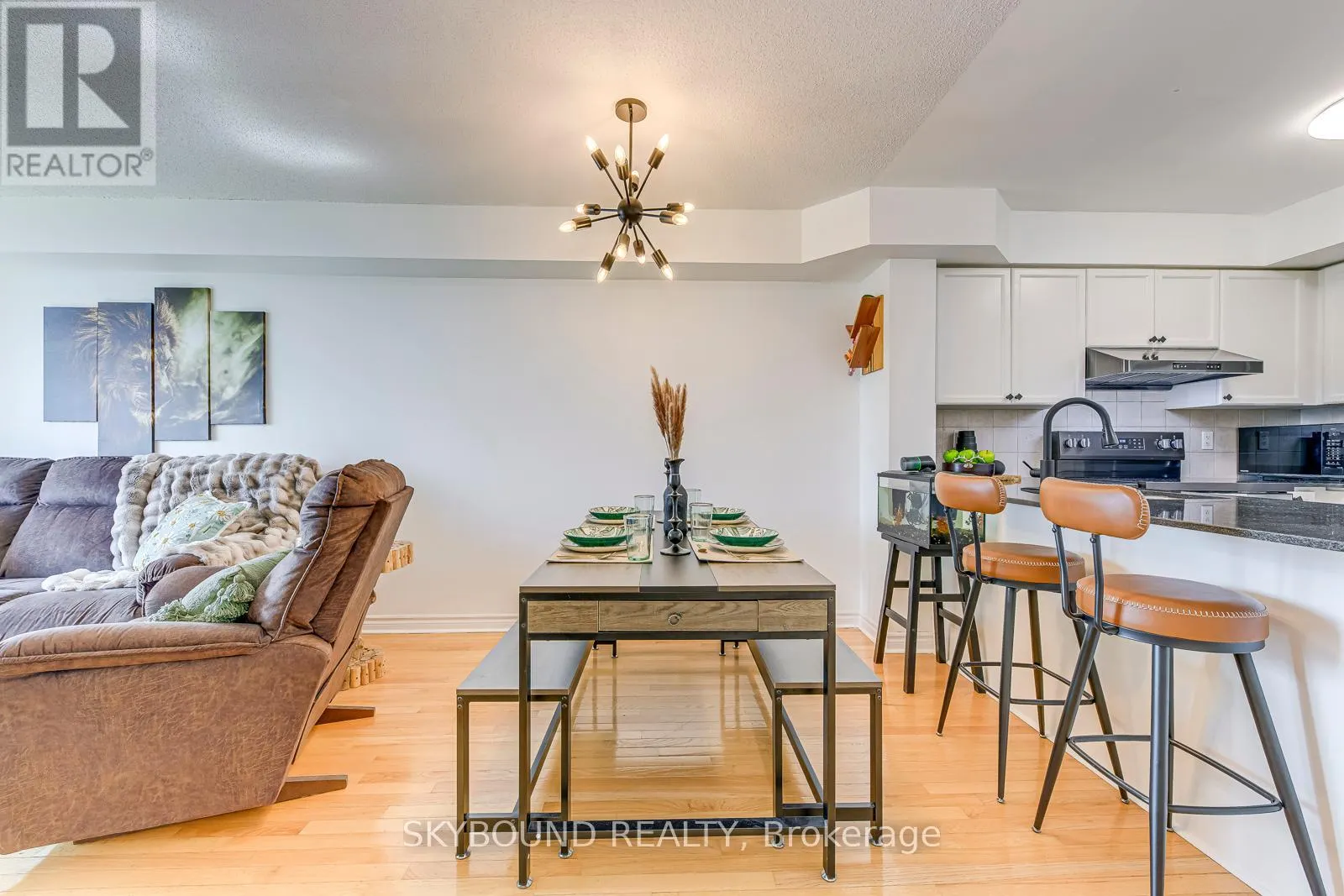 913 - 33 ELM DRIVE W