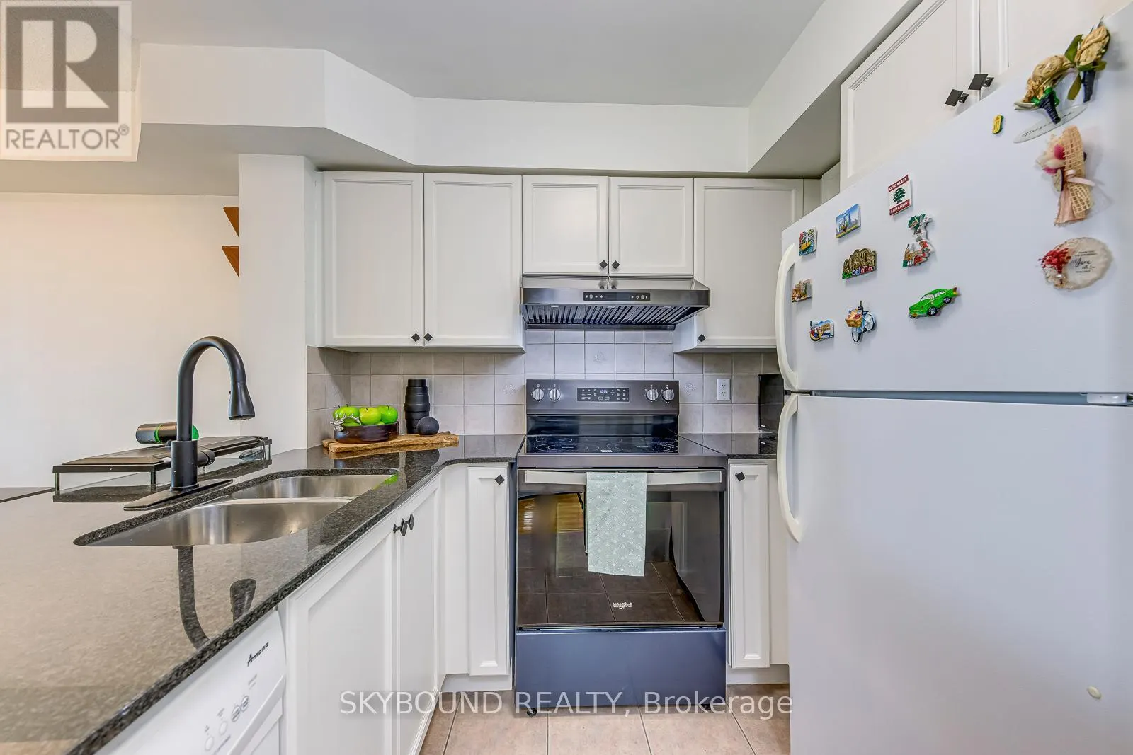 913 - 33 ELM DRIVE W