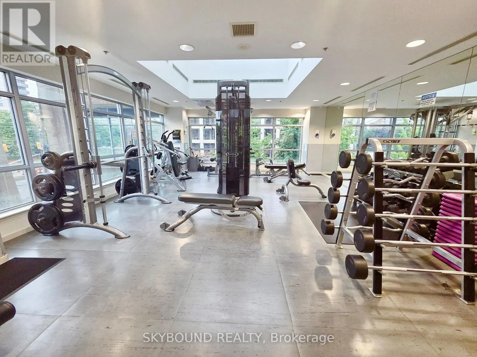 913 - 33 ELM DRIVE W