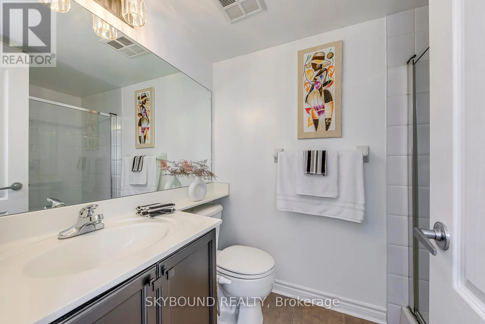 913 - 33 ELM DRIVE W
