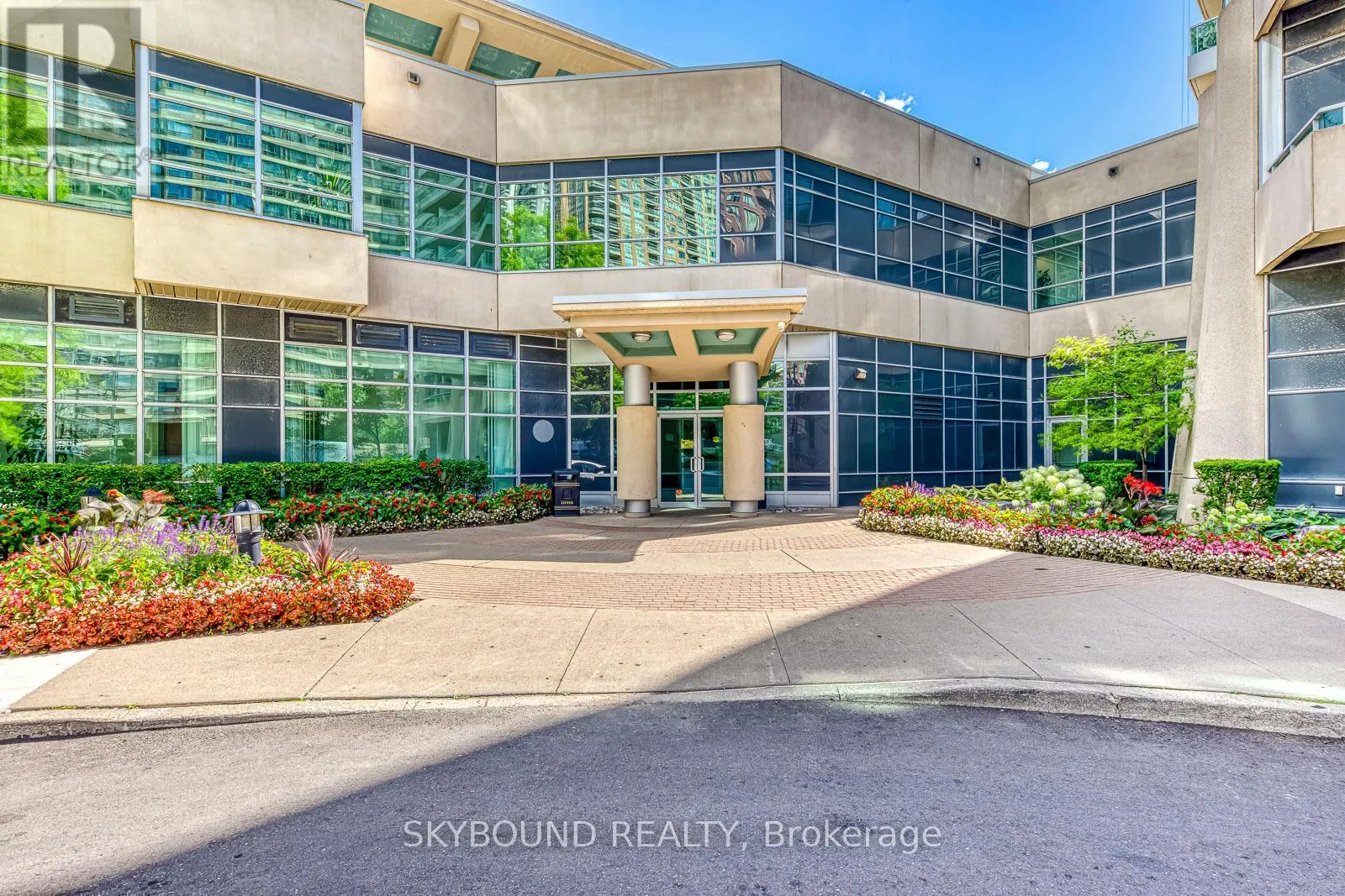 913 - 33 ELM DRIVE W