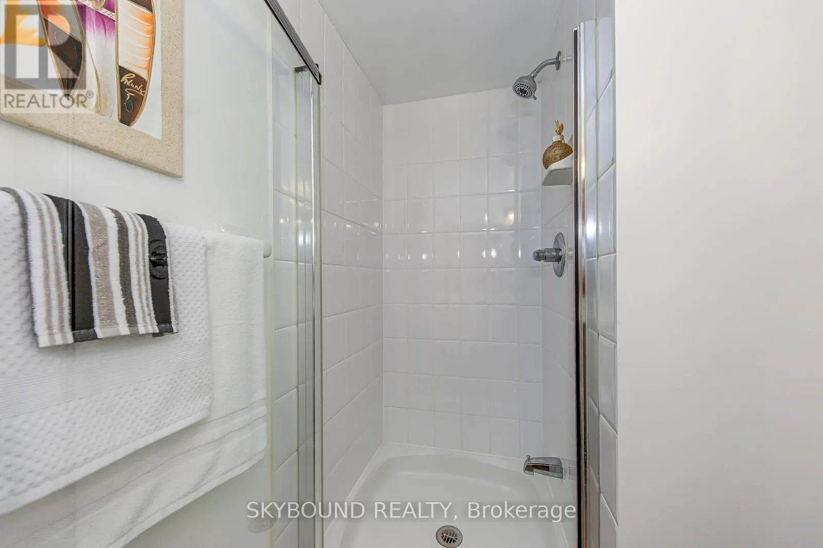 913 - 33 ELM DRIVE W