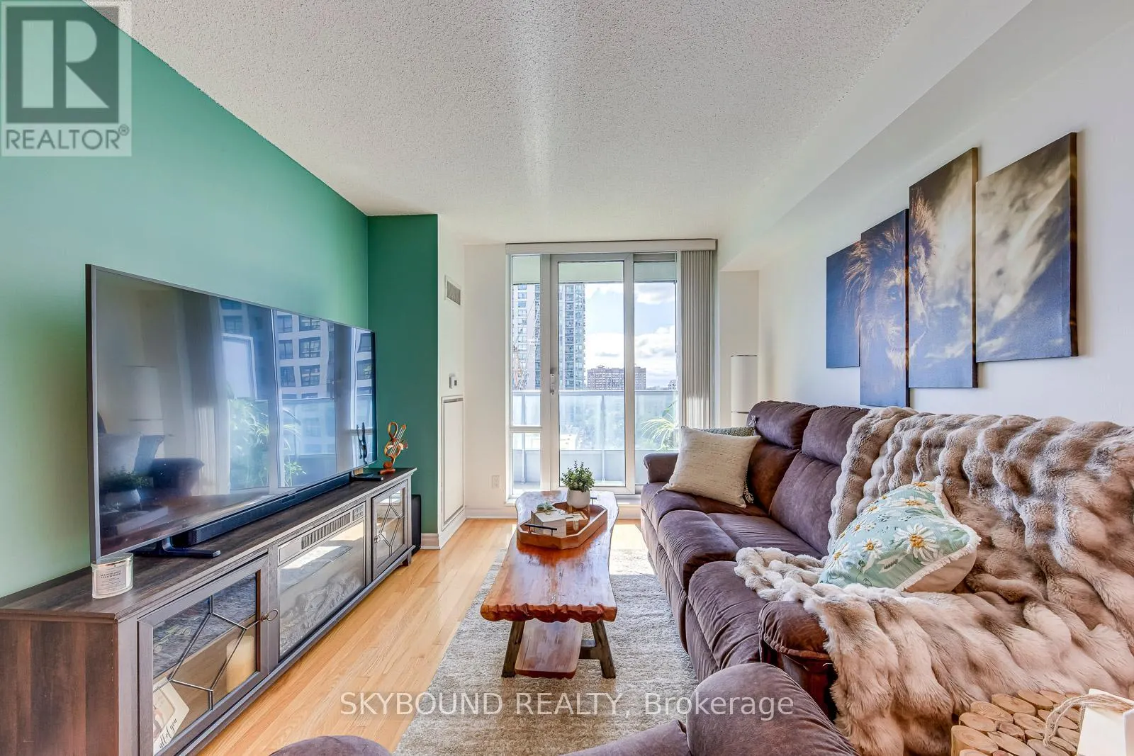 913 - 33 ELM DRIVE W