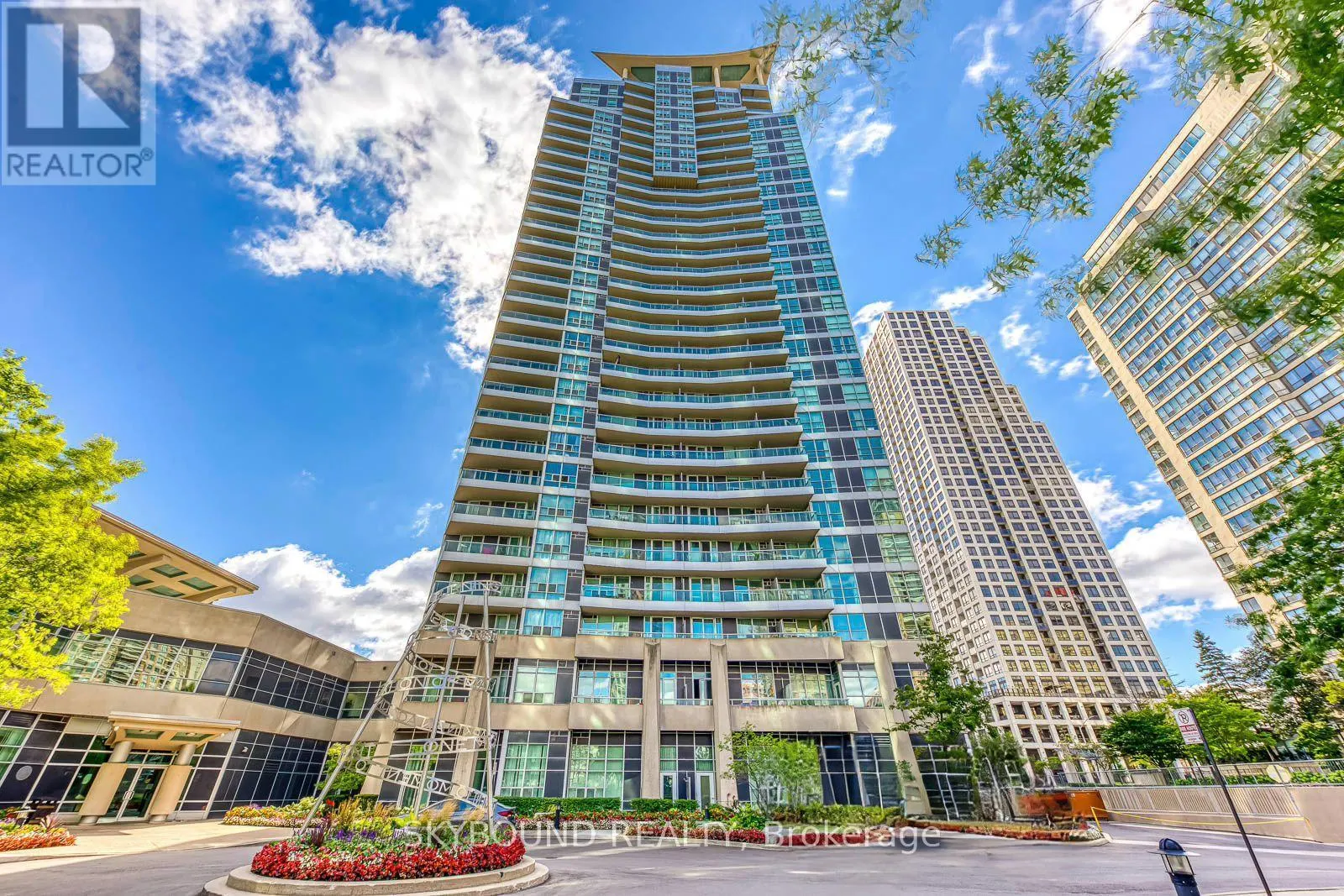 913 - 33 ELM DRIVE W