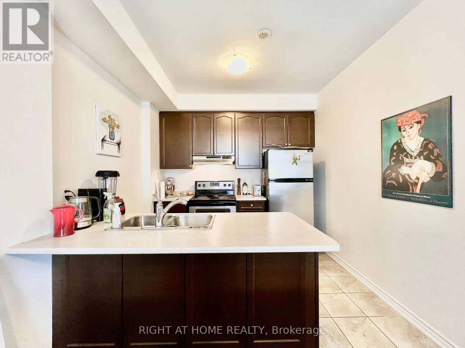 29 - 2435 GREENWICH DRIVE