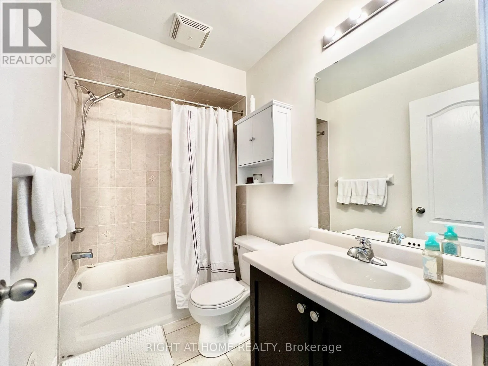 29 - 2435 GREENWICH DRIVE