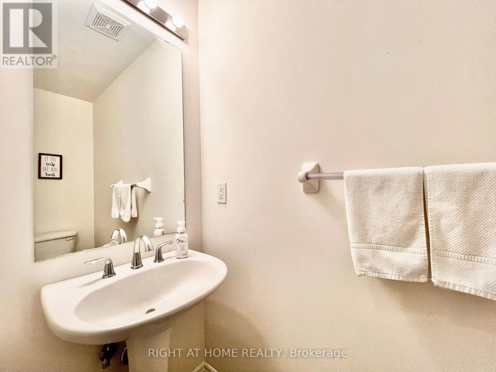 29 - 2435 GREENWICH DRIVE