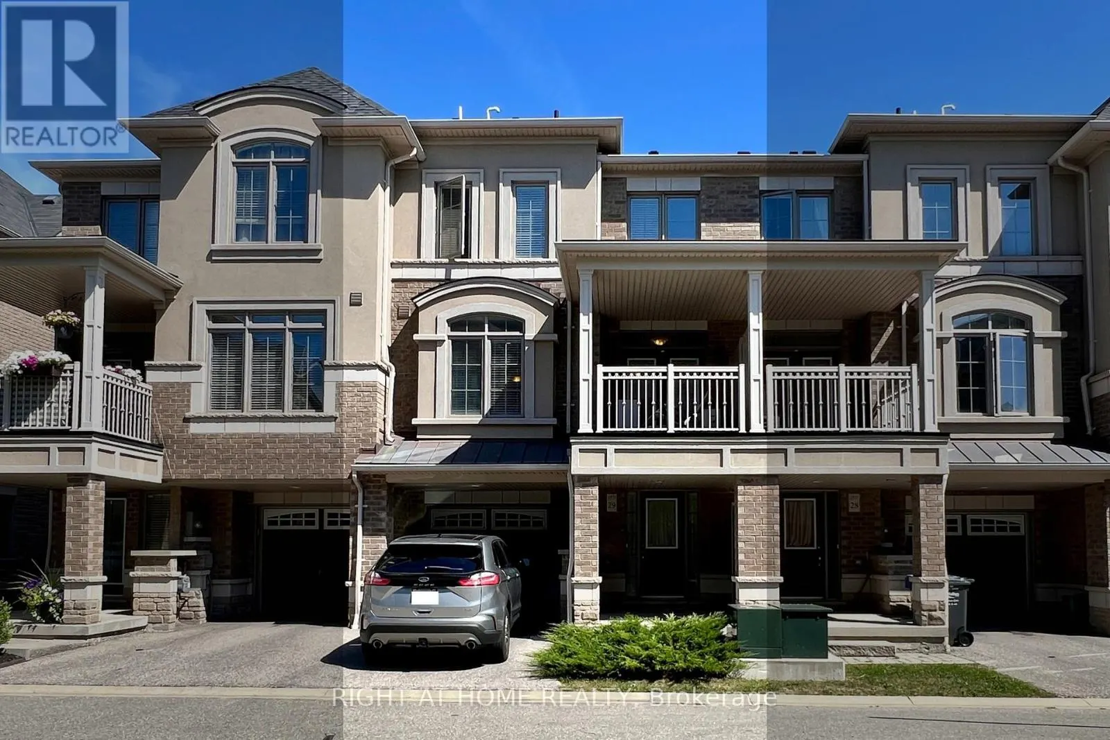 29 - 2435 GREENWICH DRIVE