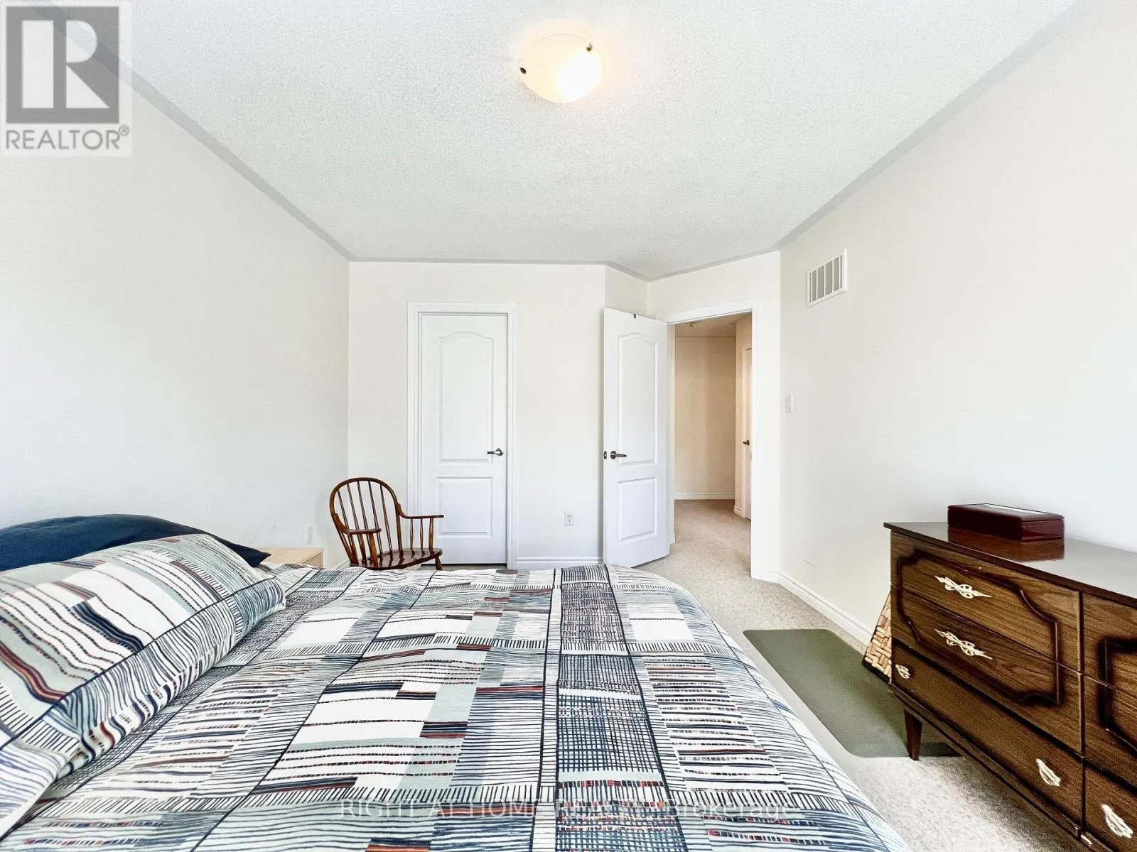 29 - 2435 GREENWICH DRIVE