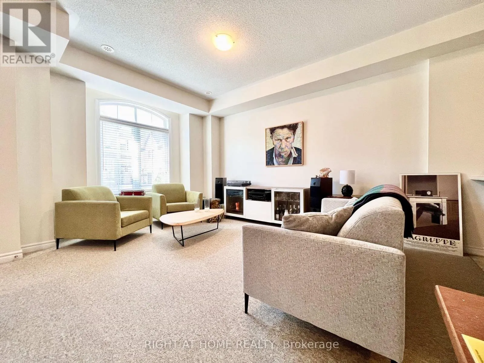 29 - 2435 GREENWICH DRIVE