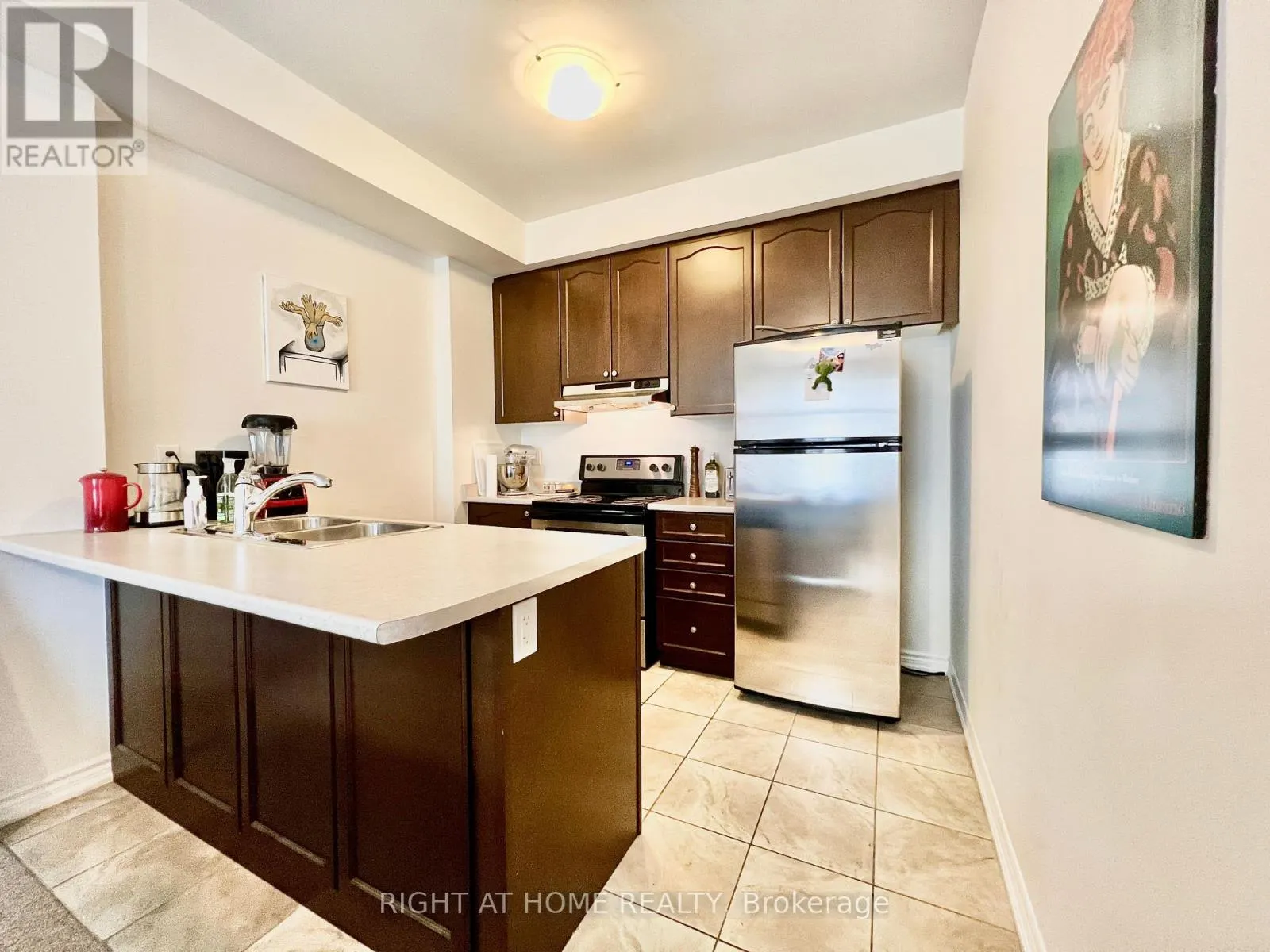 29 - 2435 GREENWICH DRIVE