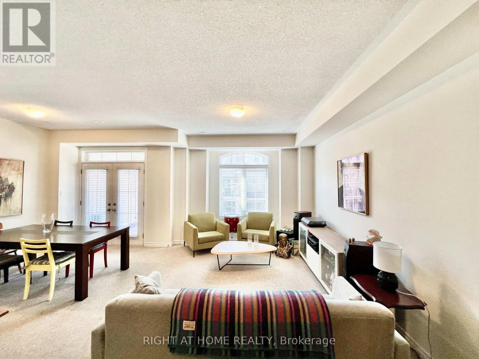 29 - 2435 GREENWICH DRIVE