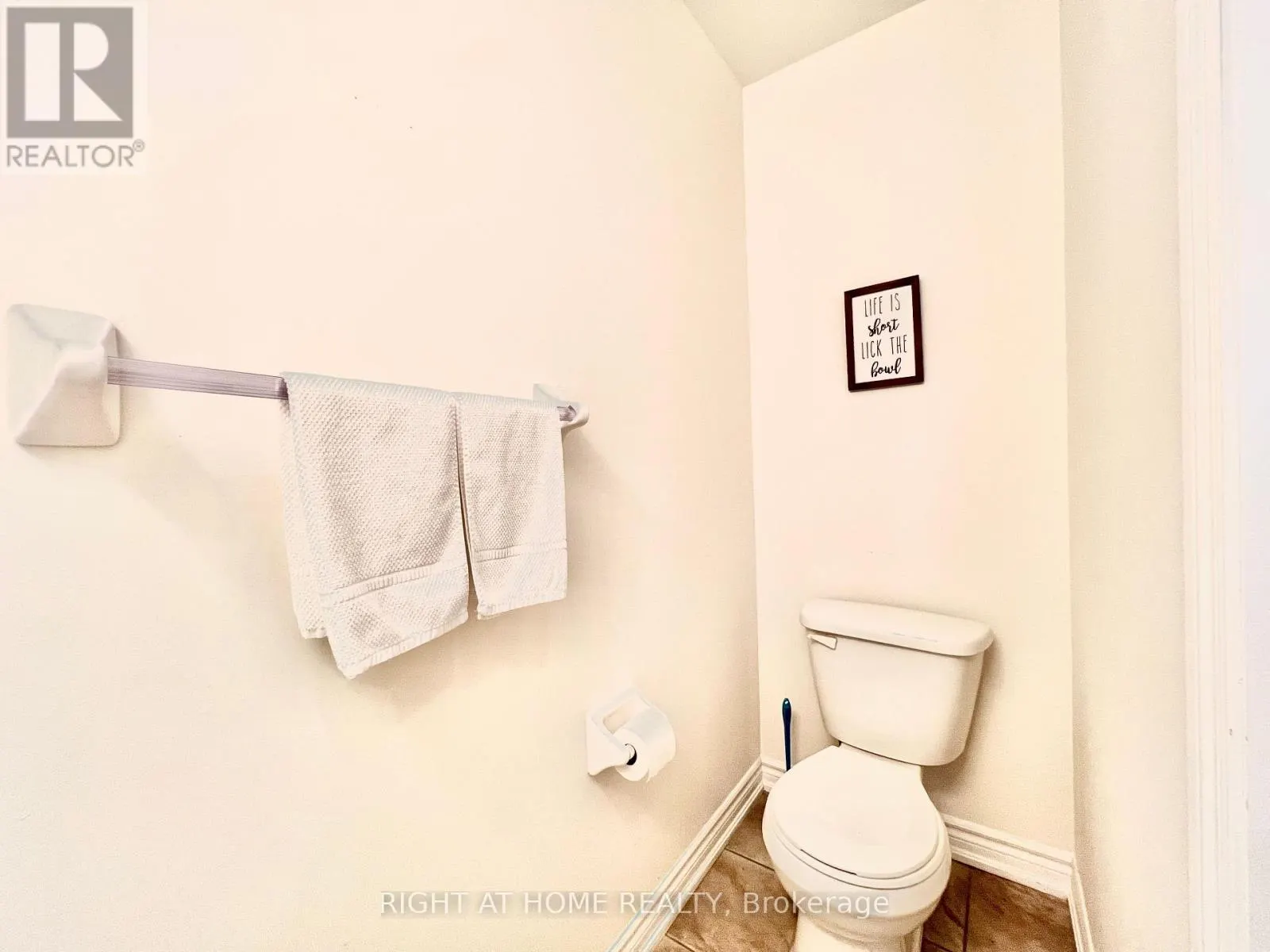 29 - 2435 GREENWICH DRIVE