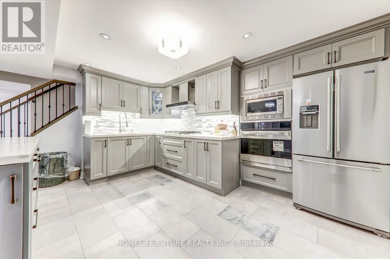 28 BILLANCOURT CRESCENT