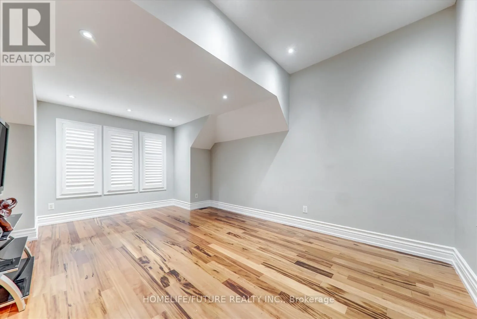 28 BILLANCOURT CRESCENT
