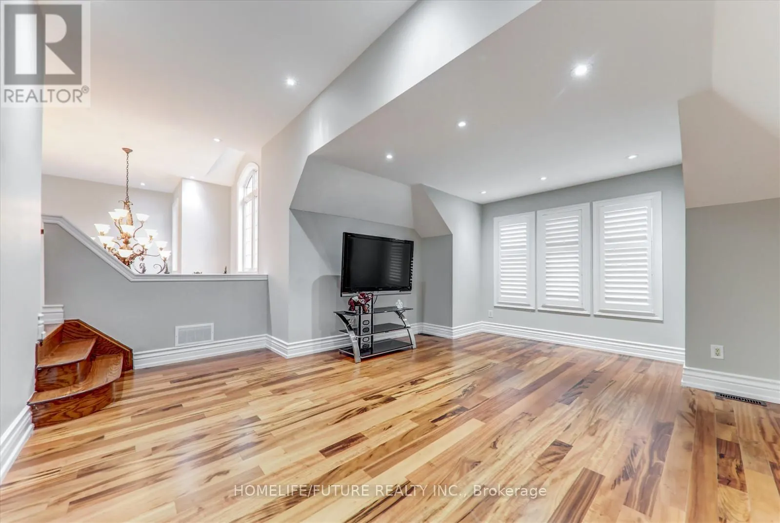 28 BILLANCOURT CRESCENT