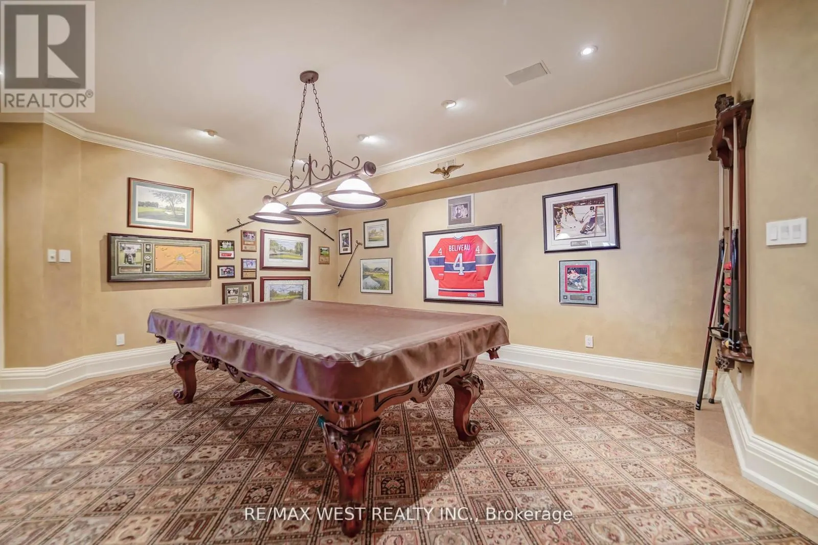 872 WHITTIER CRESCENT