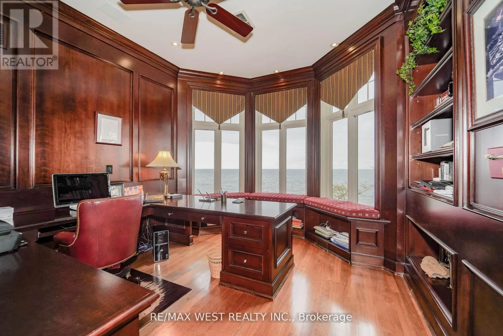 872 WHITTIER CRESCENT