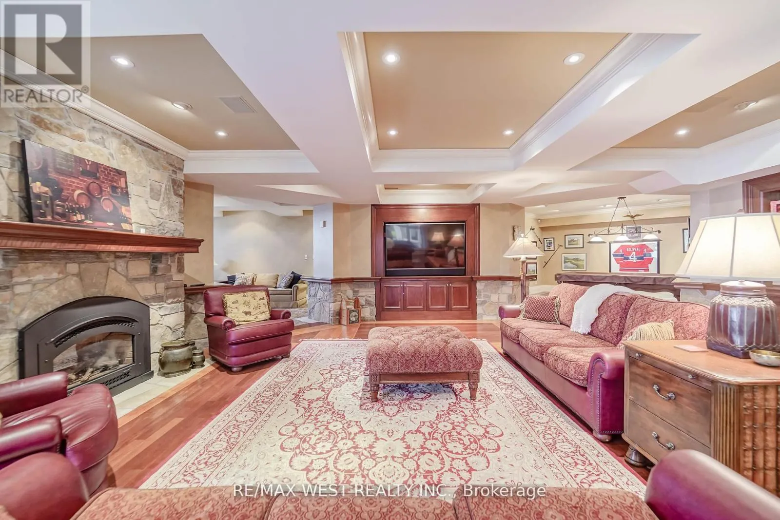 872 WHITTIER CRESCENT