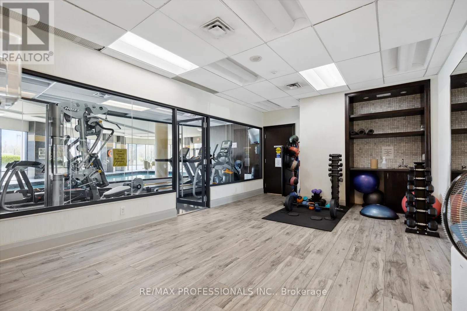 1203 - 1135 ROYAL YORK ROAD
