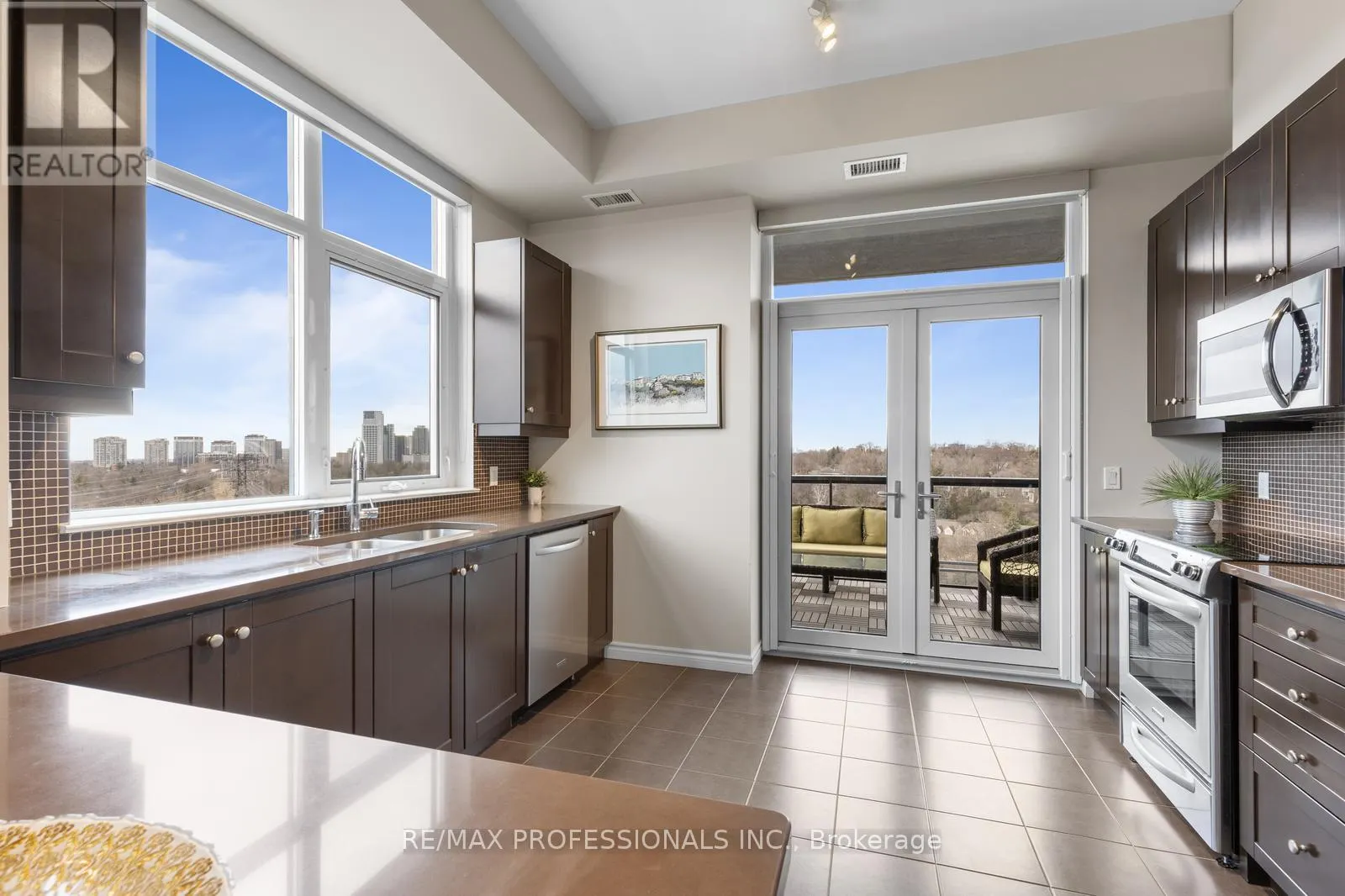1203 - 1135 ROYAL YORK ROAD