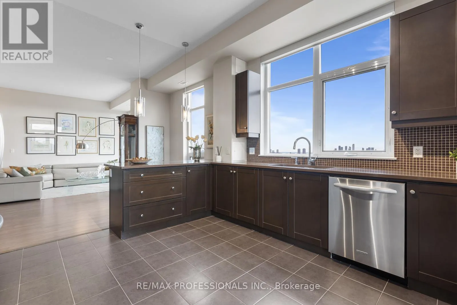 1203 - 1135 ROYAL YORK ROAD