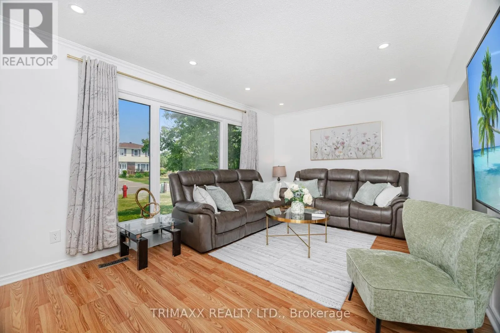 111 FOLKSTONE CRESCENT