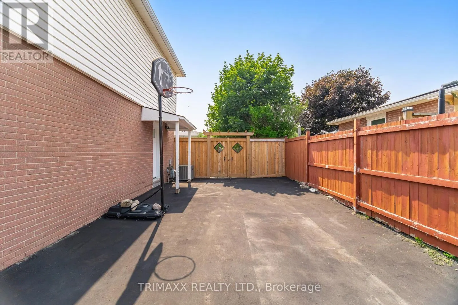111 FOLKSTONE CRESCENT