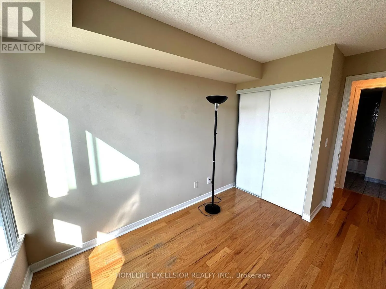 1001 - 2585 ERIN CENTRE BOULEVARD