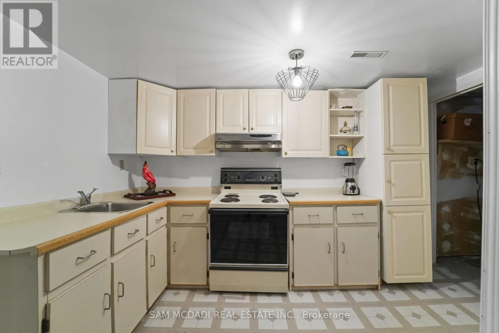 2032 SHANNON DRIVE
