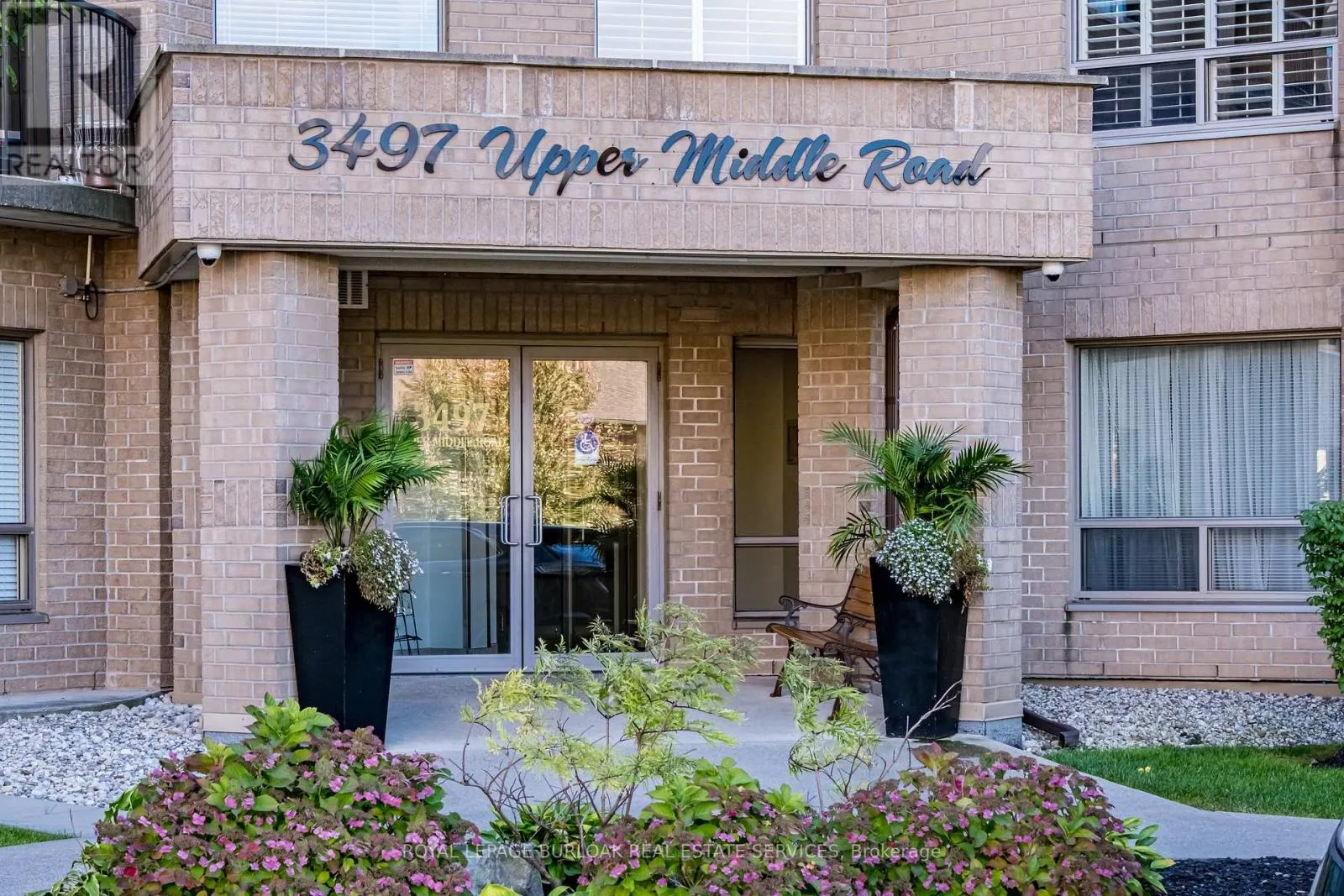 305 - 3497 UPPER MIDDLE ROAD