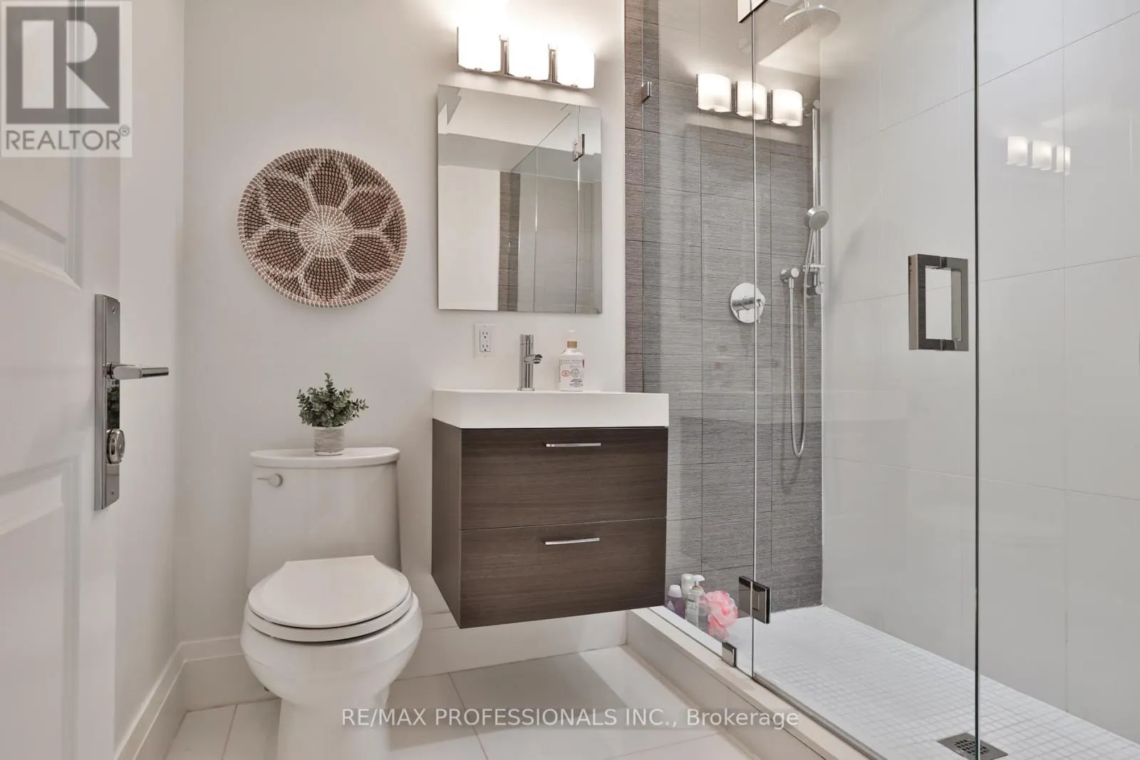 6 MEADOWCREST ROAD