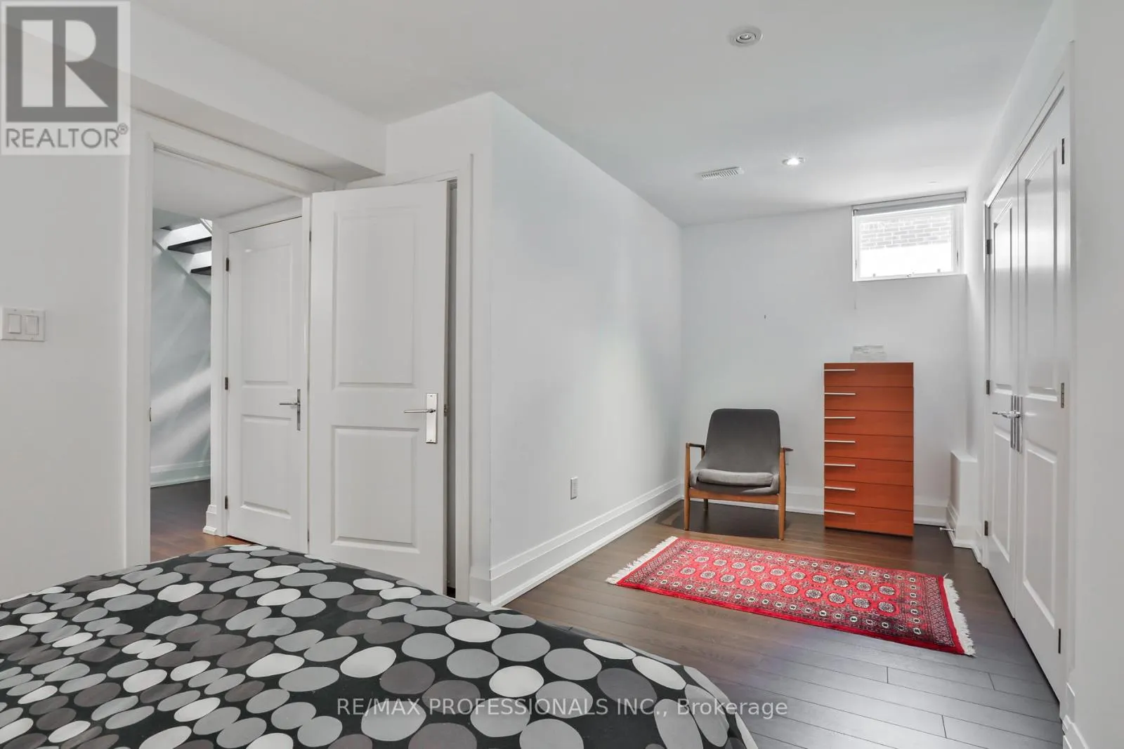 6 MEADOWCREST ROAD