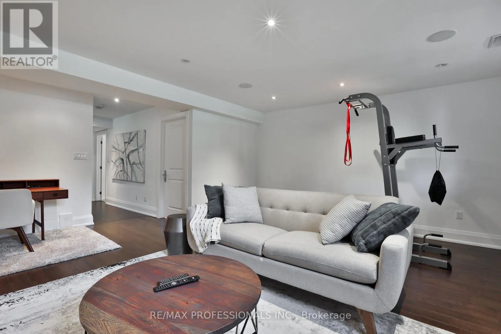 6 MEADOWCREST ROAD