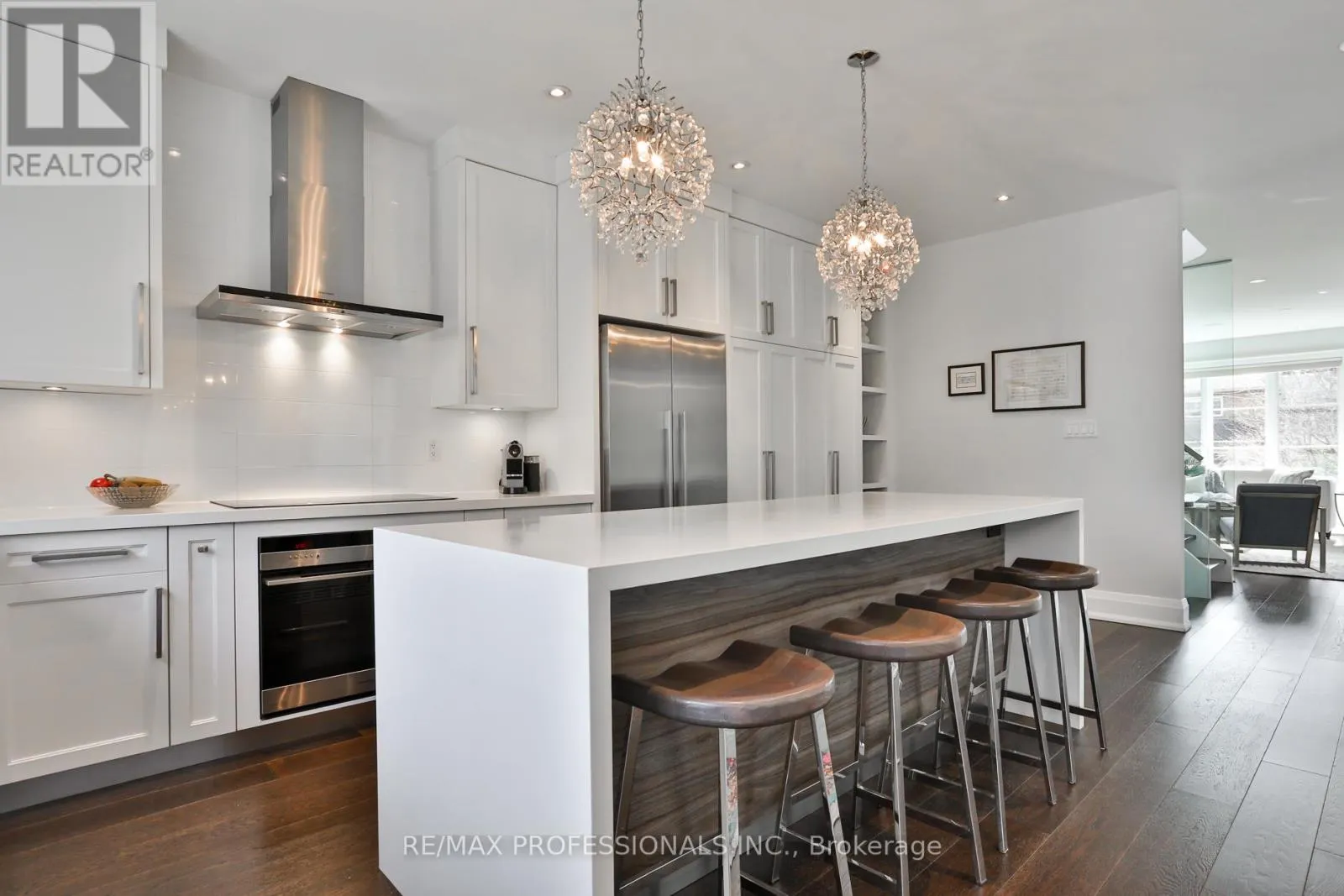 6 MEADOWCREST ROAD