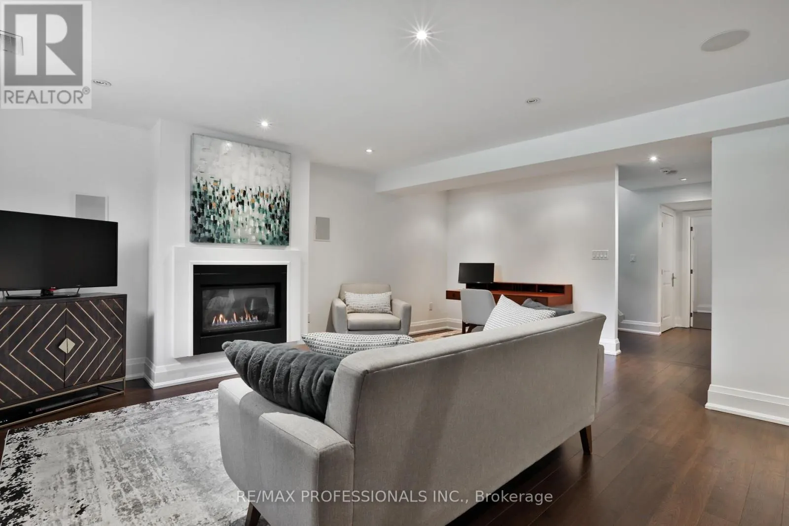 6 MEADOWCREST ROAD